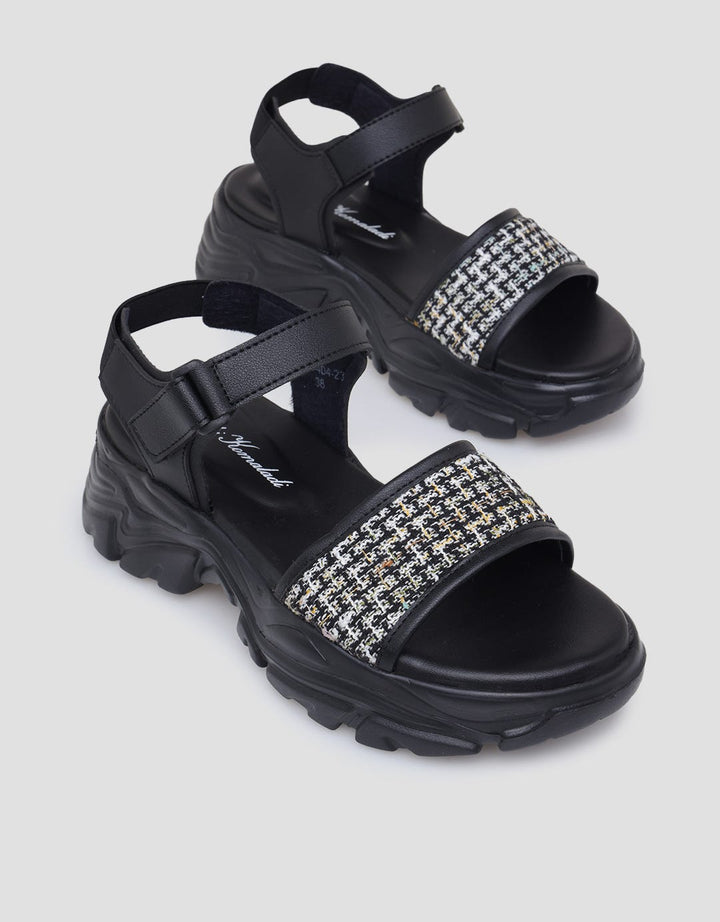 Yongki Komaladi Sandal Kasual Wanita