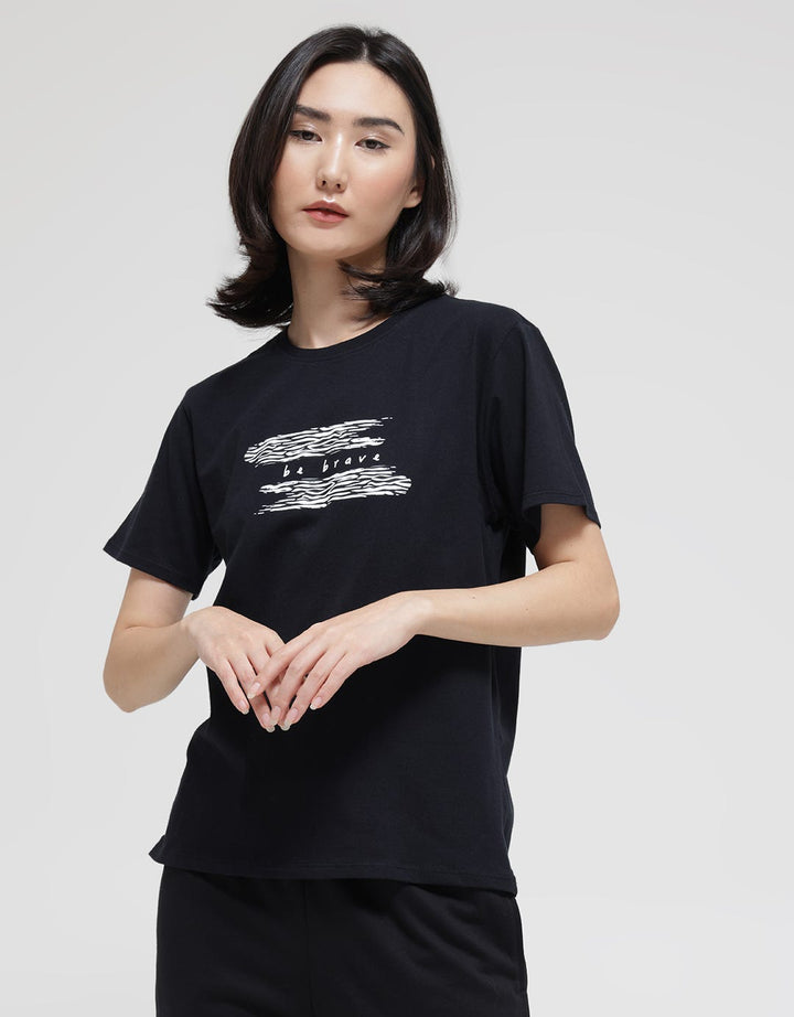 Details Be Brave Animal Print Kaos Wanita