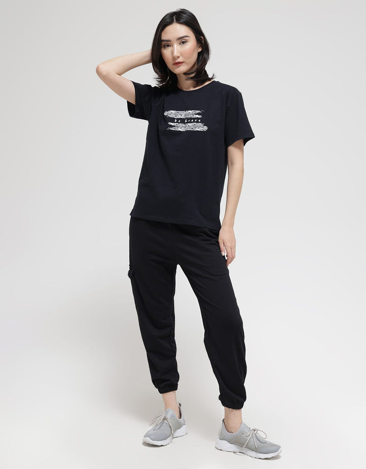 Details Be Brave Animal Print Kaos Wanita