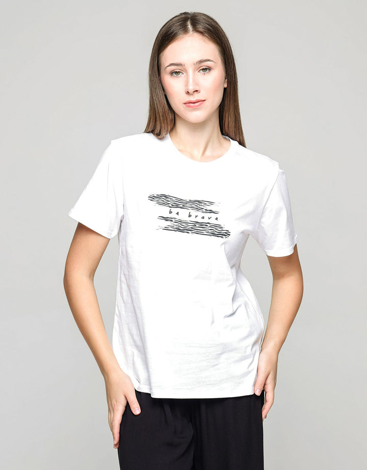 Details Be Brave Animal Print Kaos Wanita