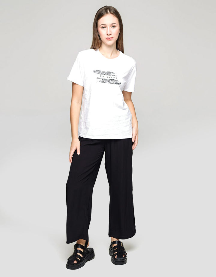 Details Be Brave Animal Print Kaos Wanita
