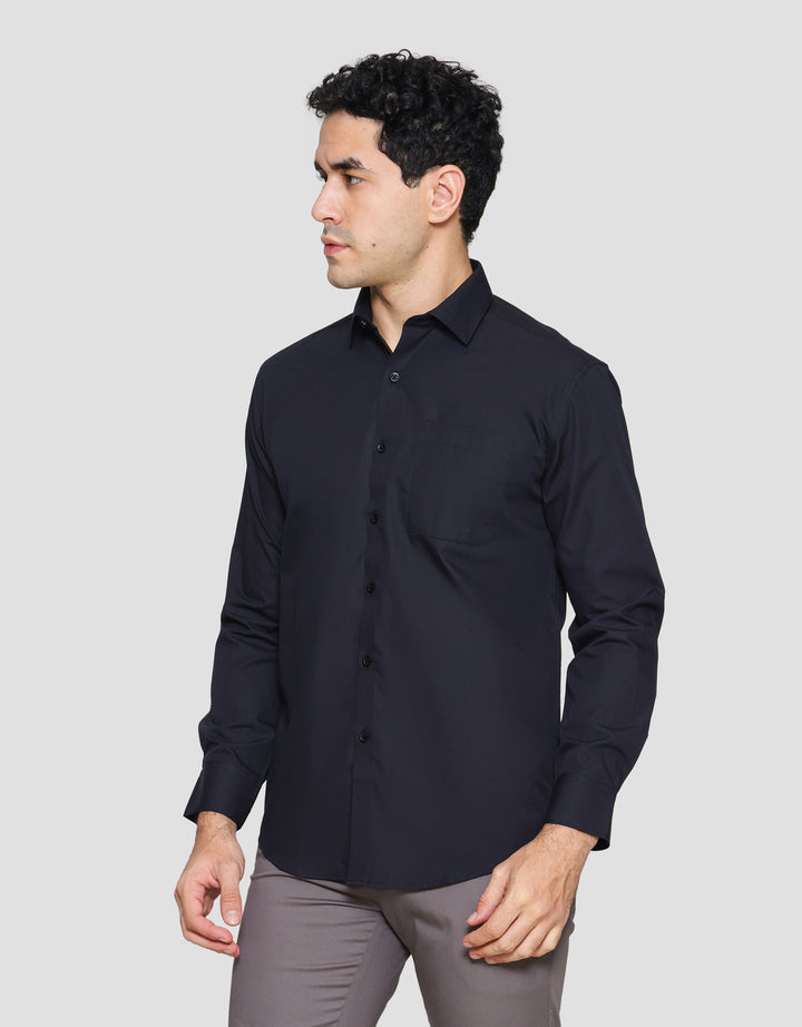 Cole Basic Solid Regular Kemeja Lengan Panjang Pria