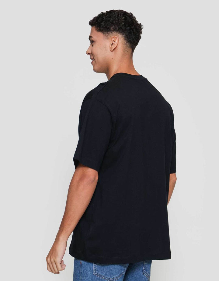 Cole Graphic Puff Stich Kaos Pria