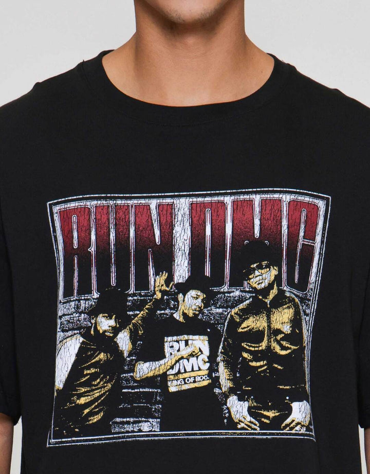 Aos Universal Music Theme Rockstar Run Omg Kaos Pria