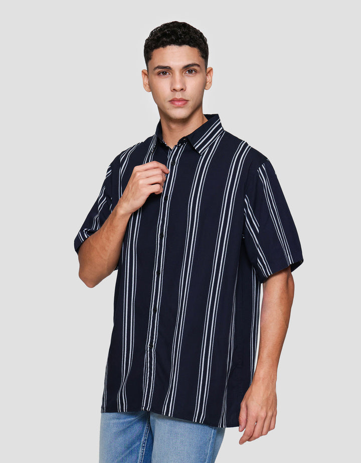 Cole Stripe Print Kemeja Pria