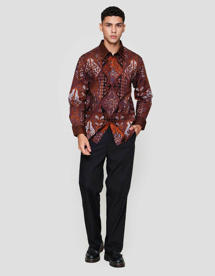 Arjuna Weda Body Fit Sawat Latar Kemeja Batik Pria