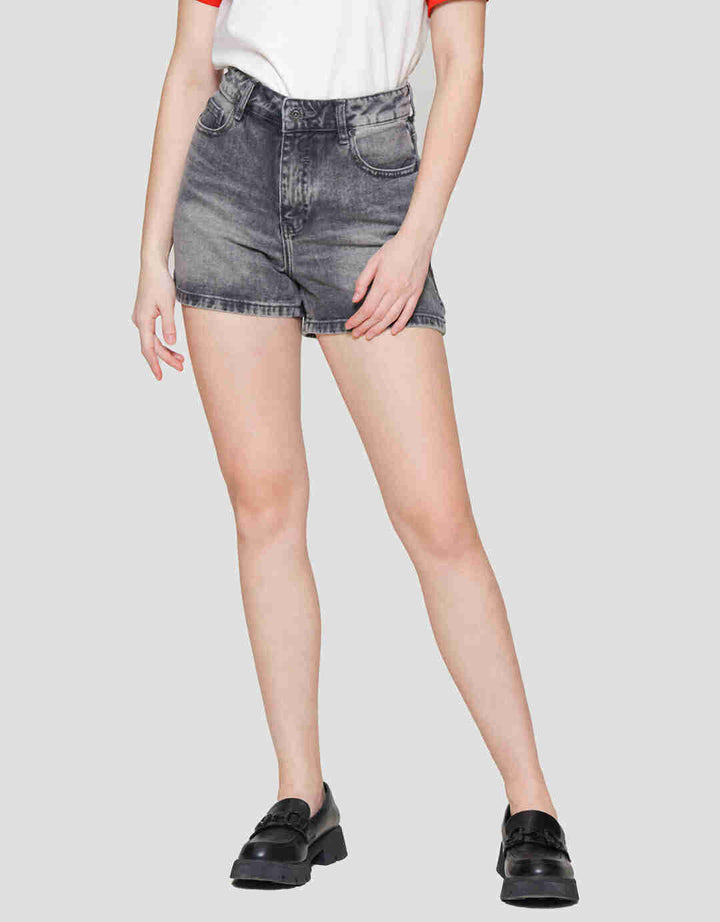 Nevada Basic Roll Up Celana Pendek Denim Wanita