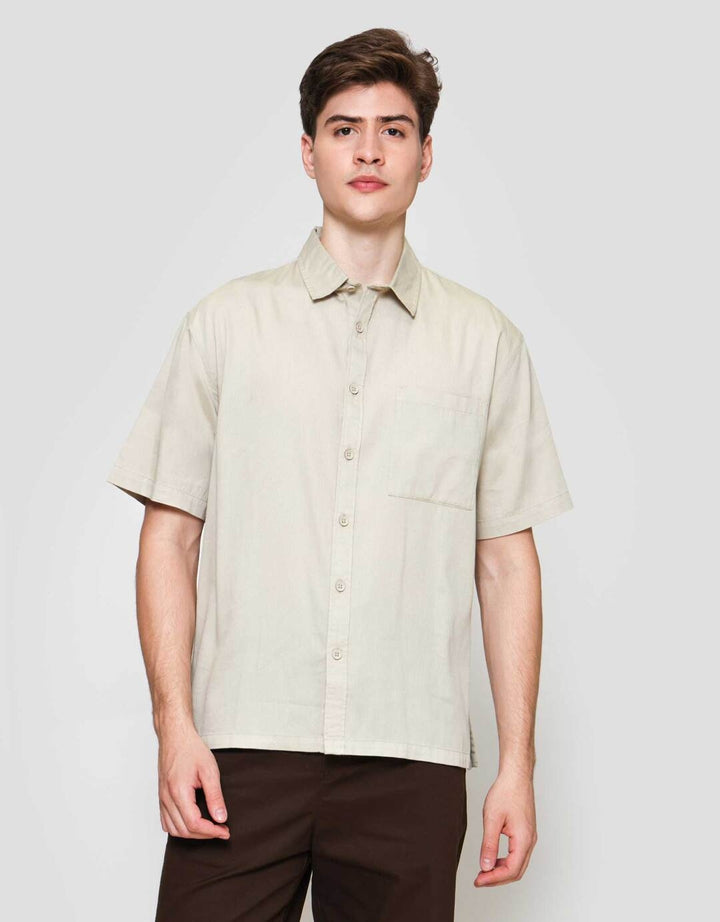 Nevada Plain Bahan Pique Kemeja Lengan Pendek Pria