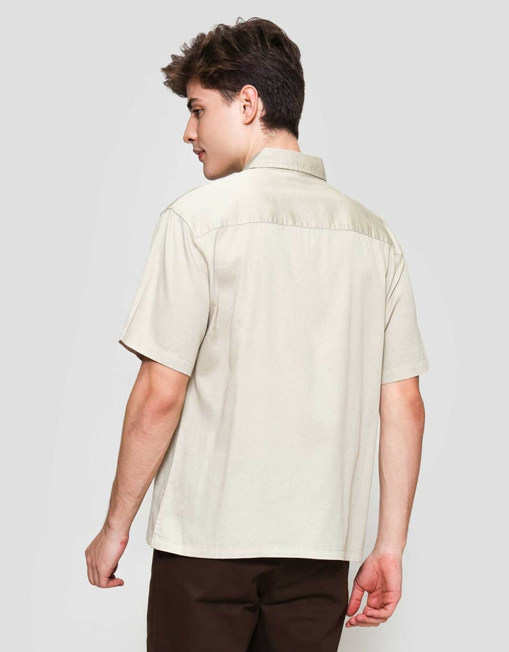 Nevada Plain Bahan Pique Kemeja Lengan Pendek Pria