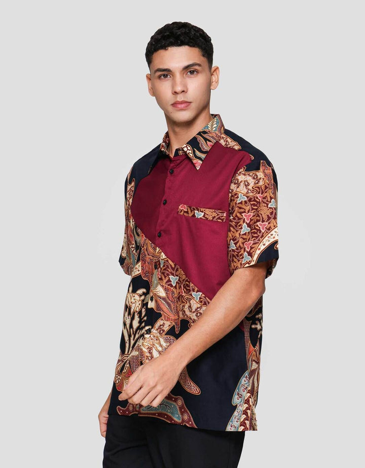 Arjuna Weda Hem Body Fit Daun Kemeja Batik Pria