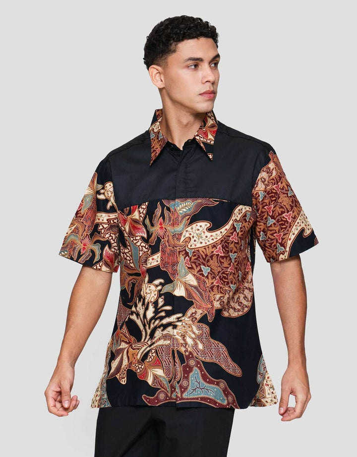 Arjuna Weda Hem Body Fit Bsatik Daun Kemeja Batik Pria