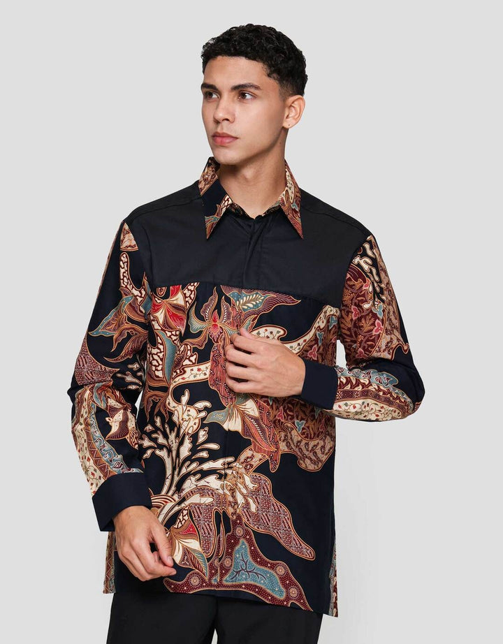 Arjuna Weda Body Fit Daun Kemeja Batik Pria