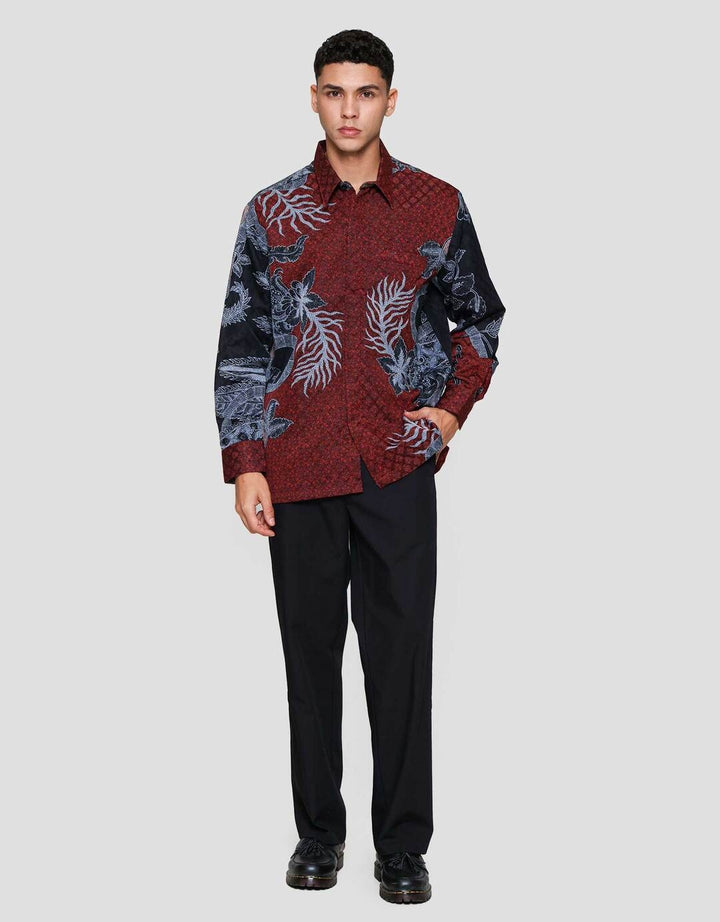 Arjuna Weda Reg Fit Pasung Keris Kemeja Batik Pria