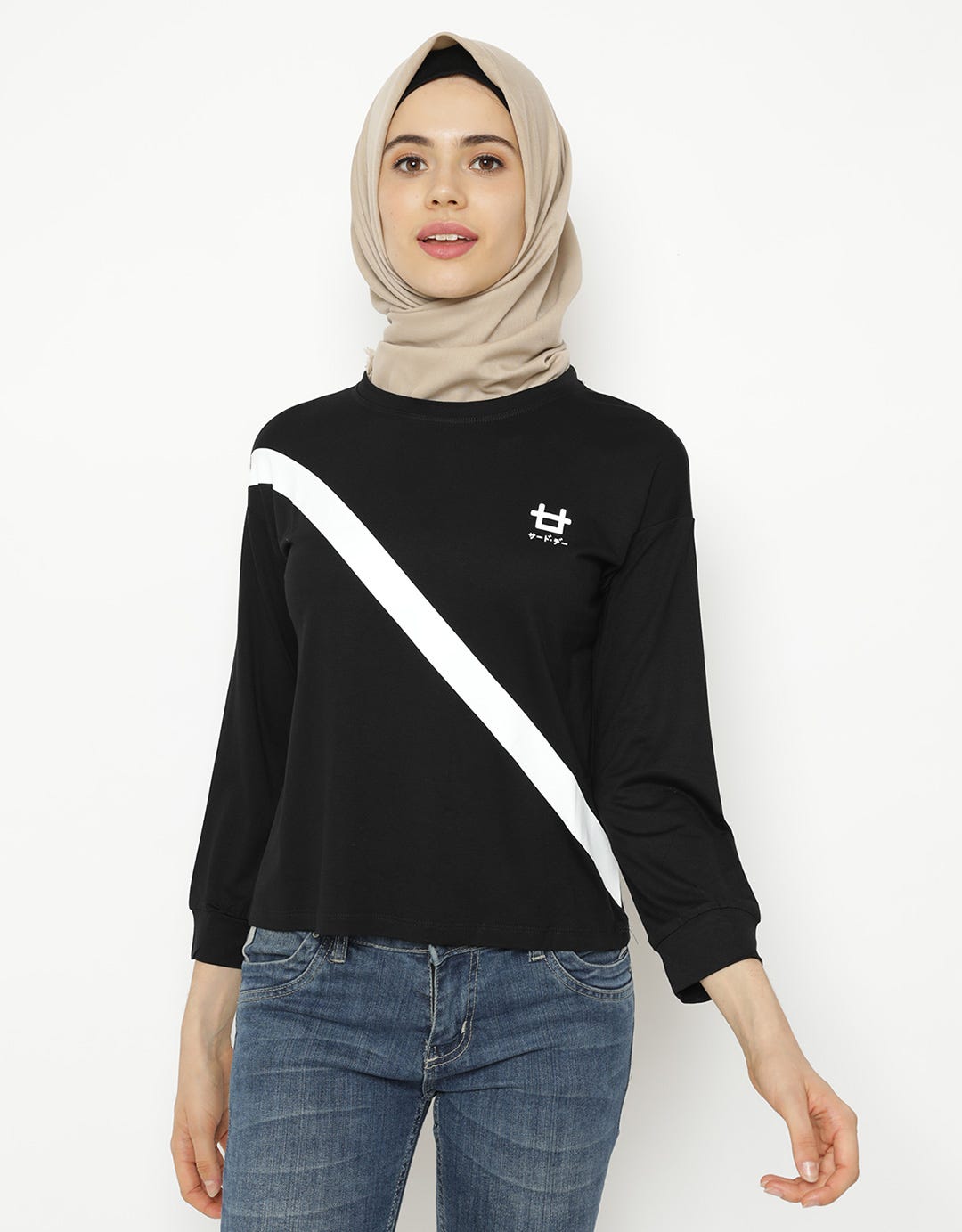Thid Day Co lv Diagline Logo Hijab T-Shirt