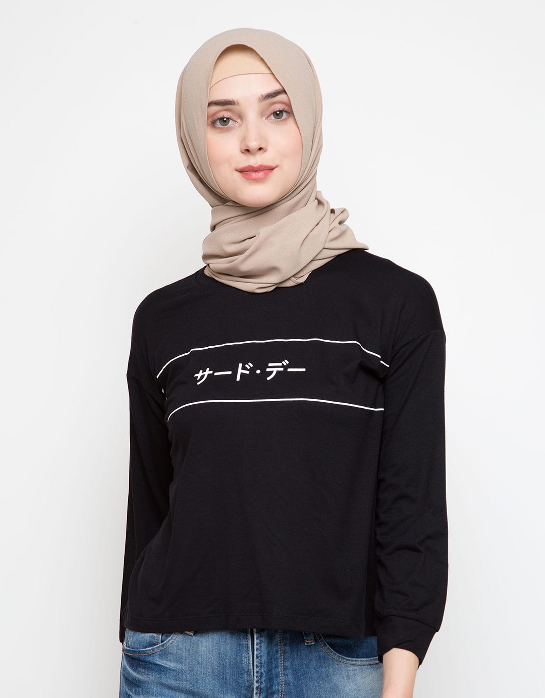 Third Day Co T-shirt Hijab Print Katakana