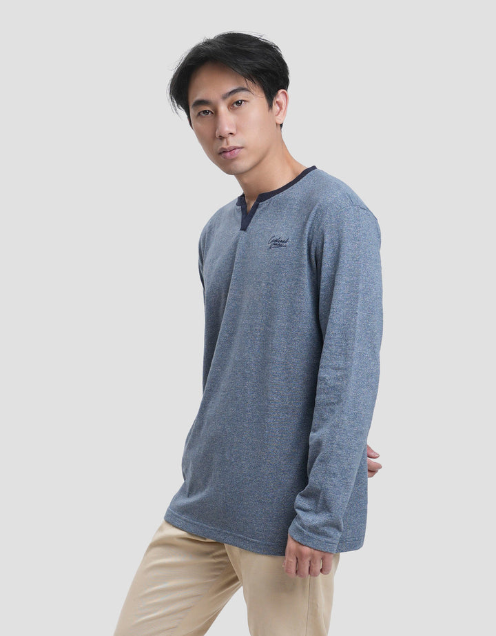 Cardinal Jeans V-Neck Kaos Lengan Panjang Pria