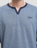 Cardinal Jeans V-Neck Kaos Lengan Panjang Pria