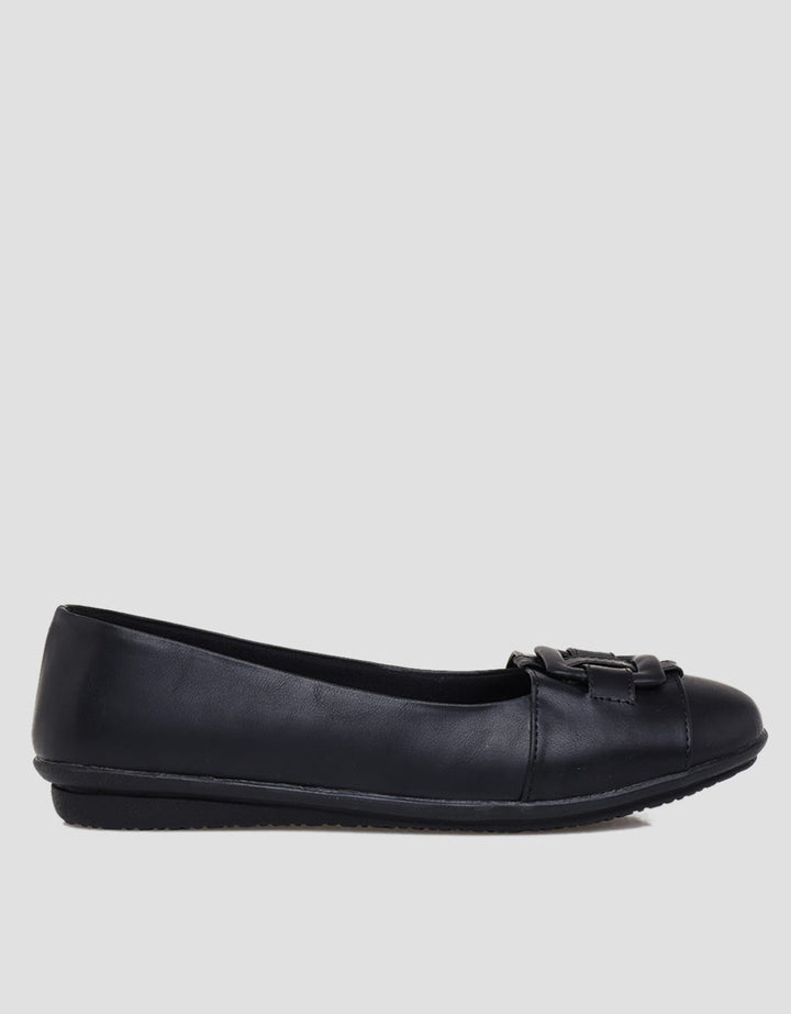 St. Yves Ballerinas Woman Round Toe Belt Accent