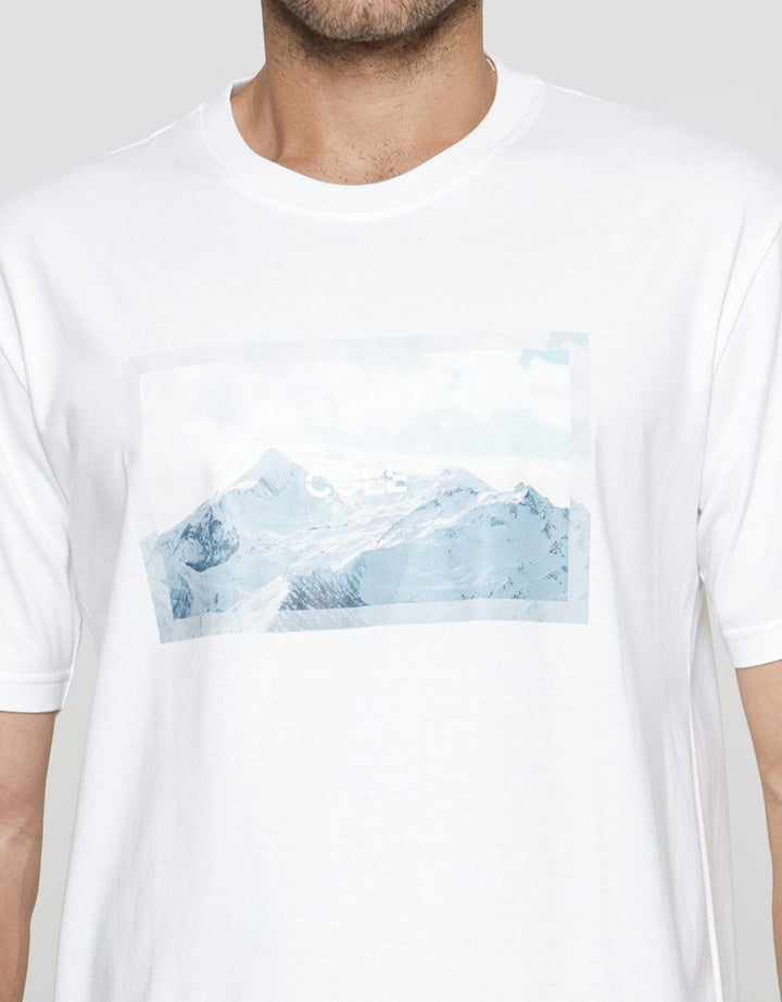 Cole Dtf Mountain Kaos Lengan Pendek Pria