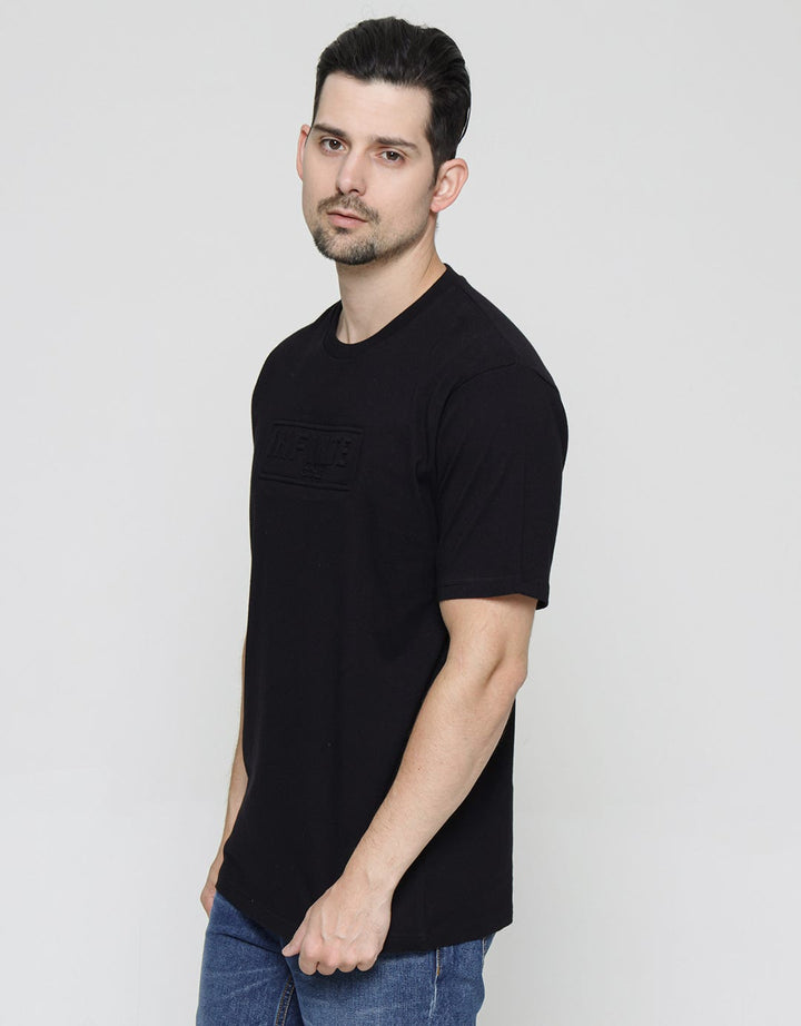 Cole Embossed Round Kaos Casual Pria