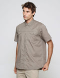 Cole Kemeja Lengan Pendek Solid Double Pocket Pria