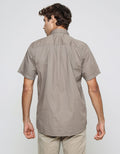 Cole Kemeja Lengan Pendek Solid Double Pocket Pria