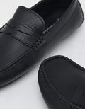 Yongki Komaladi Sepatu Mucasin Men Formal Look 3