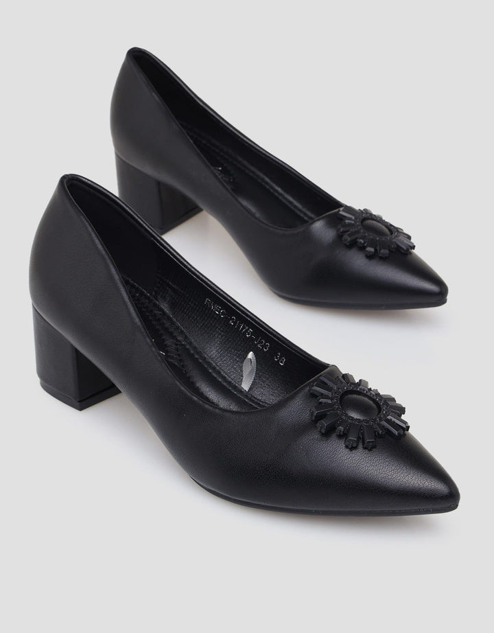 Yongki Komaladi Vantovel Elegan Sepatu Wanita