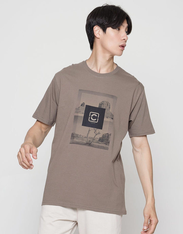 Cole Desert Print Kaos Casual Pria
