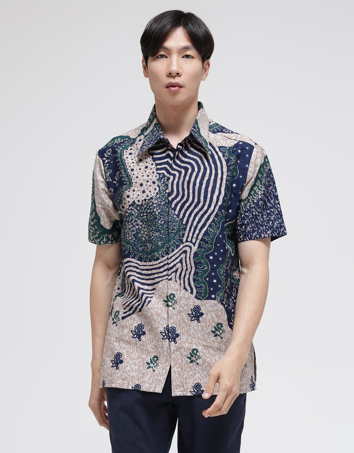 Arjuna Weda Hem Body Fit Batik Modern Pria