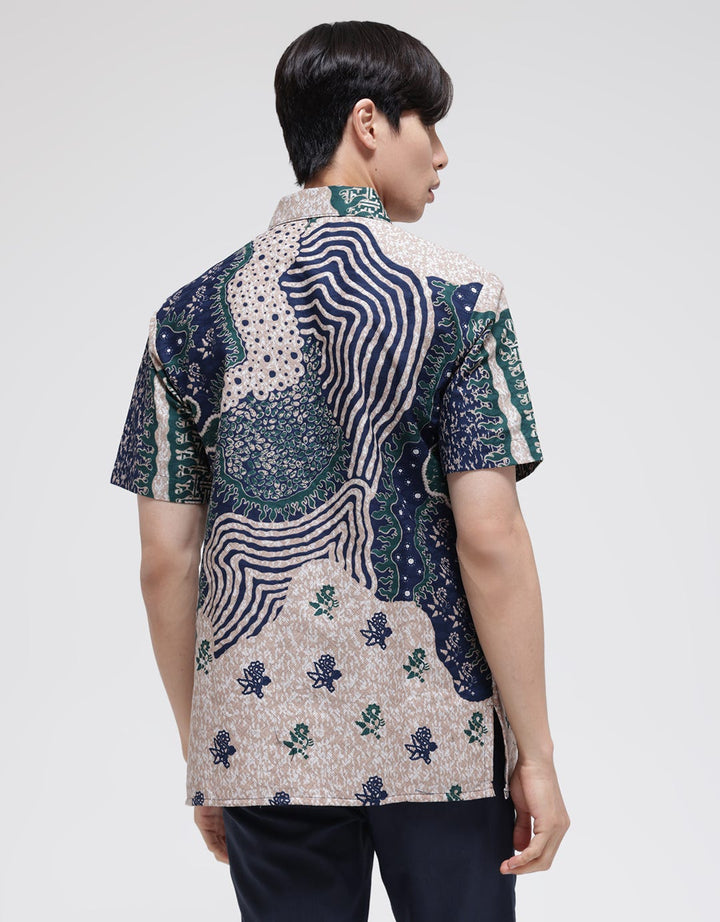 Arjuna Weda Hem Body Fit Batik Modern Pria