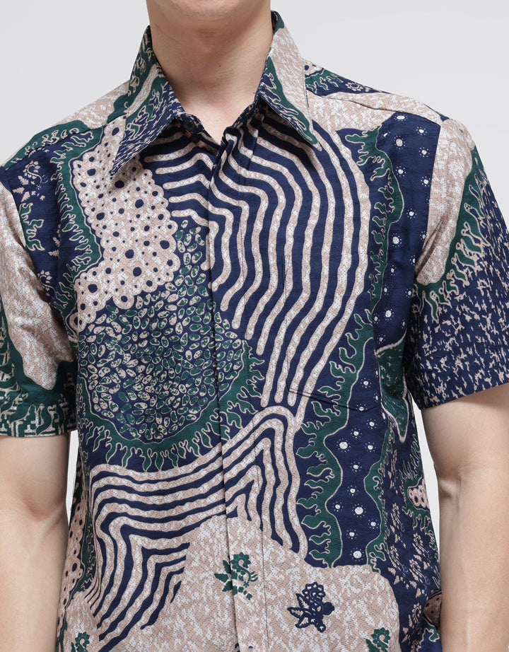 Arjuna Weda Hem Body Fit Batik Modern Pria