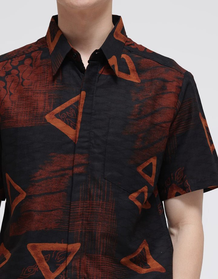 Adikusuma Hem Segitiga Kemeja Batik Pria