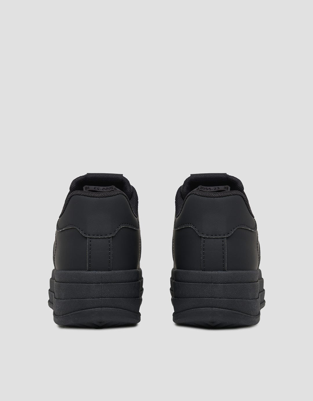Yongki Komaladi Simply Sepatu Sneakers Wanita