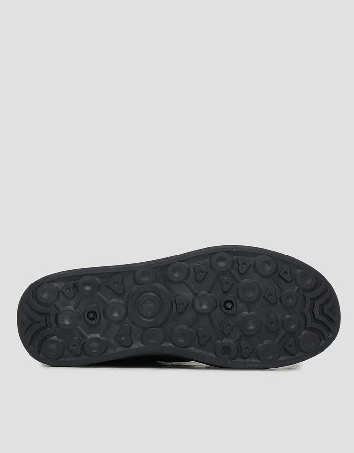 Yongki Komaladi Simply Sepatu Sneakers Wanita