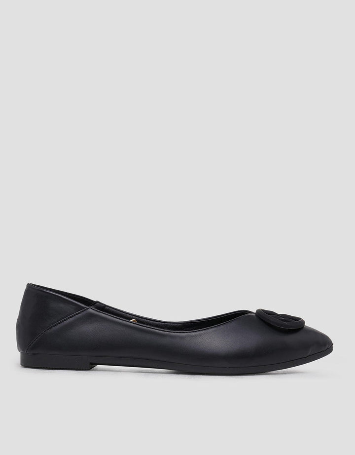 Yongki Komaladi Pointed Buckle Sepatu Wanita