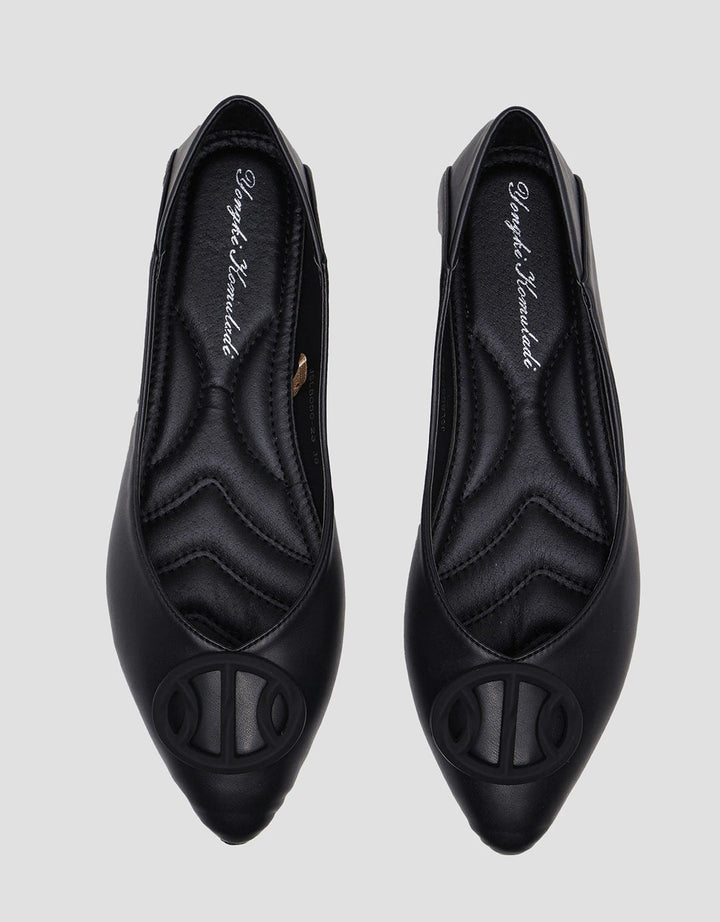 Yongki Komaladi Pointed Buckle Sepatu Wanita