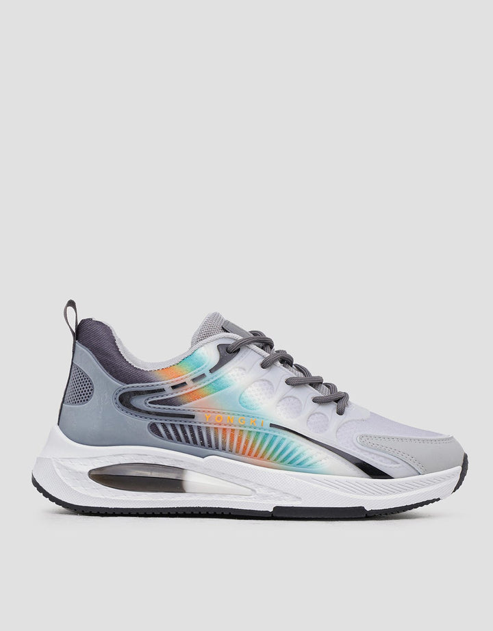Yongki Komaladi Warna Gradasi Sepatu Sport Pria