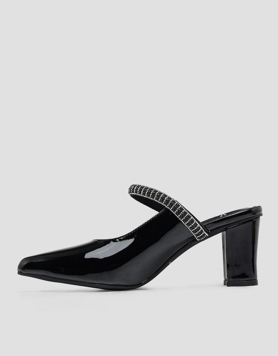 Yongki Komaladi Sepatu Pumps Wanita