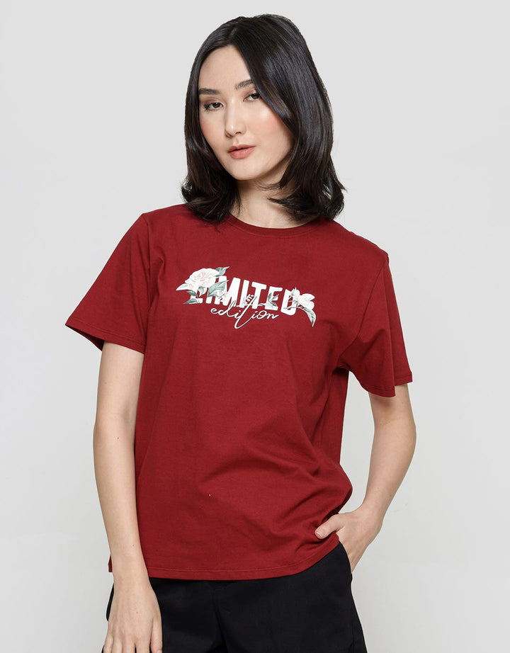 Details Wording Limited Edition Kaos Regular Wanita