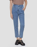 Details Tapered Fit Celana Panjang Denim Wanita