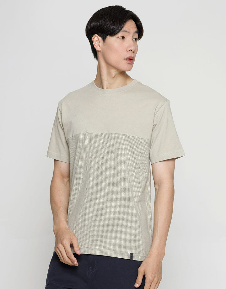 Details Aop Dot Half Body Kaos Lengan Pendek Pria