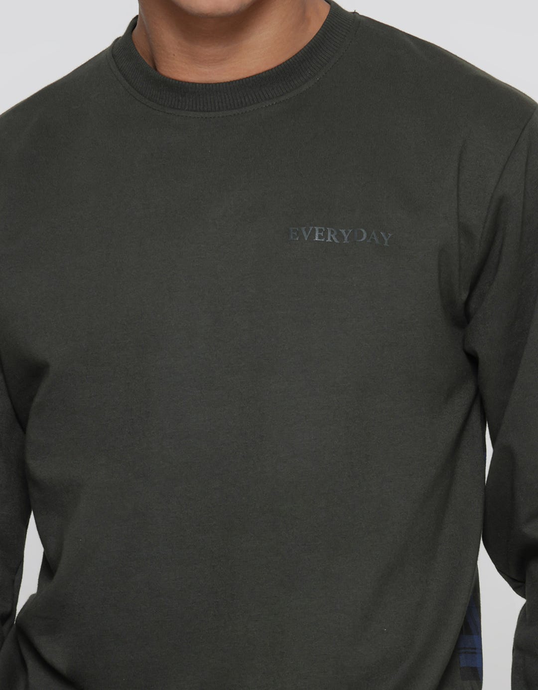 Details Checks Wording Sweater Pria