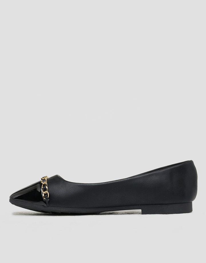 Yongki Komaladi Chain Strap Sepatu Balerina Wanita