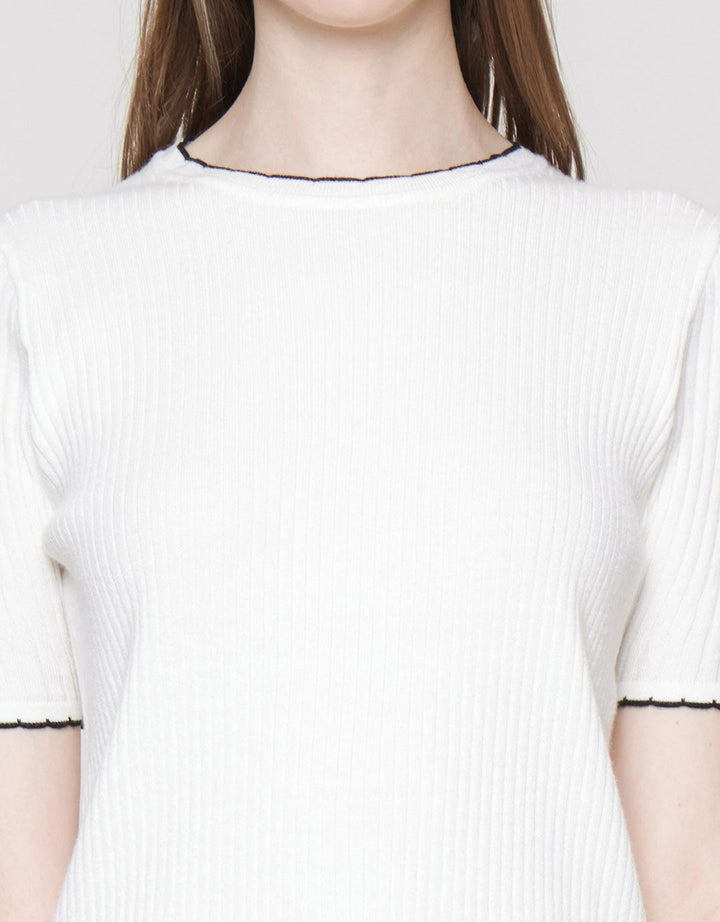 Connexion Kaos Lengan Pendek Rajut Scallop Neck Wanita