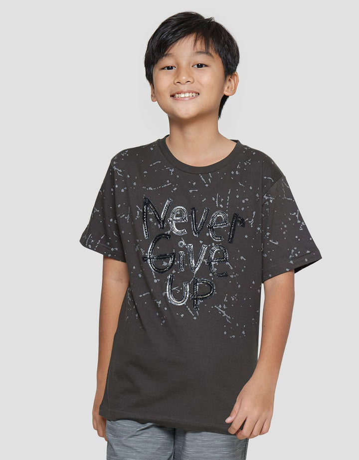 Nevada Print Splash Never Giveup Kaos Lengan Pendek Anak Laki-Laki