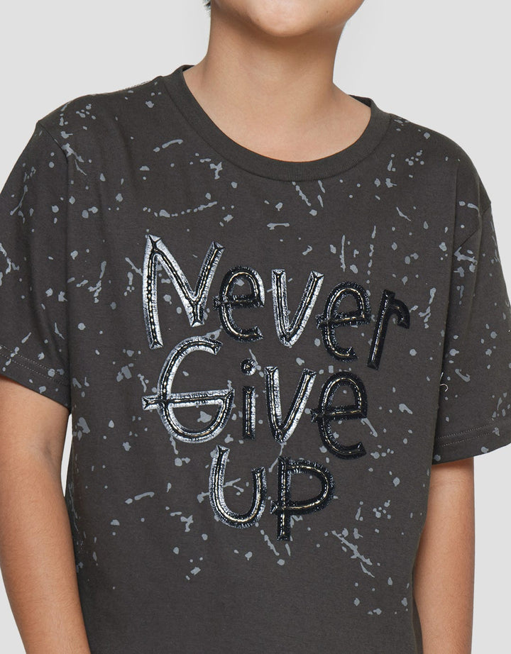 Nevada Print Splash Never Giveup Kaos Lengan Pendek Anak Laki-Laki