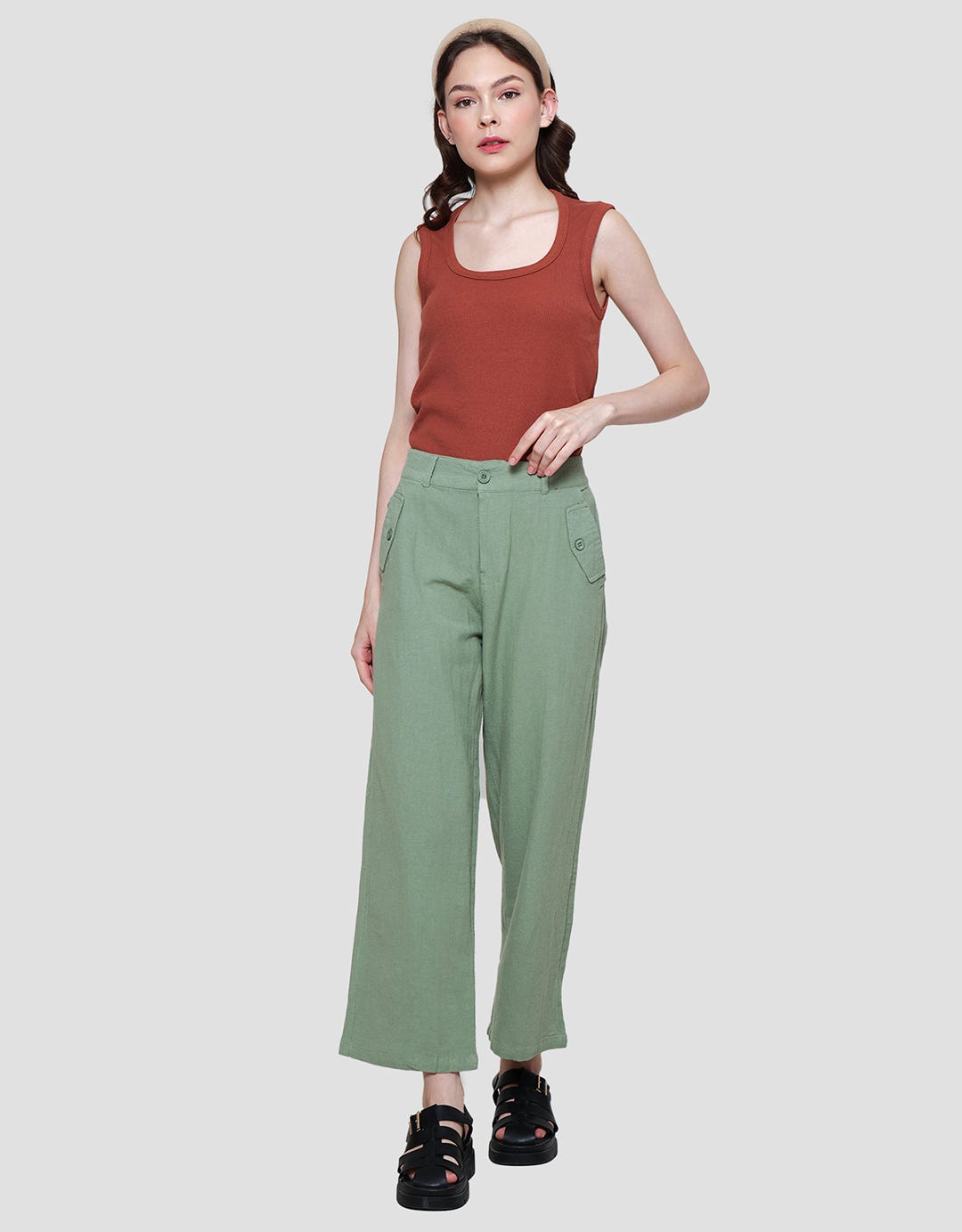 Exit Yonie Celana Wanita