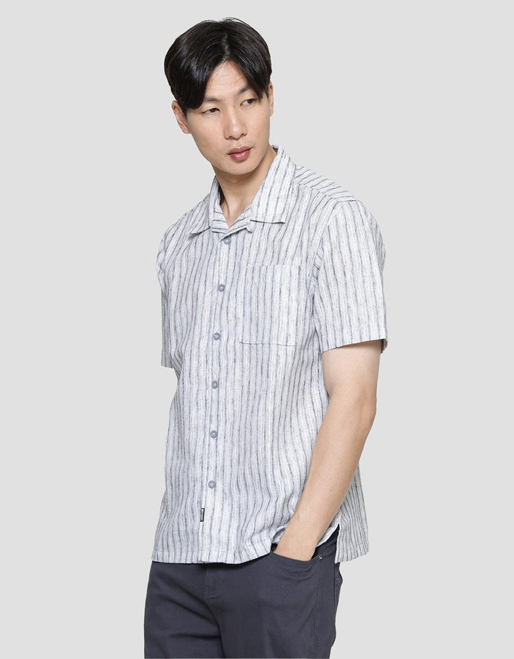 Watchout Casual Vertical Print Kemeja Lengan Pendek Pria