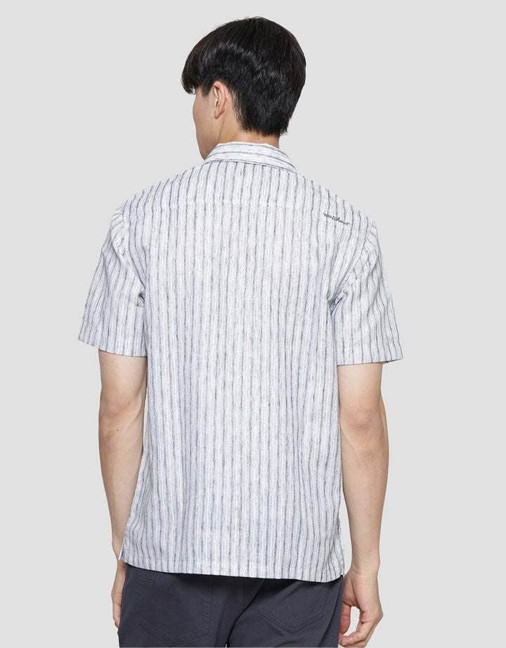 Watchout Casual Vertical Print Kemeja Lengan Pendek Pria